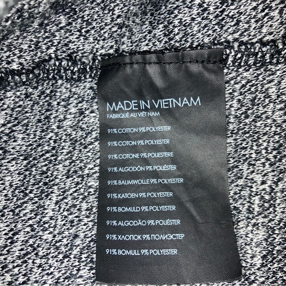 Club Monaco | Grey cardigan with button closure and 2 front pockets - Picture 5 of 9